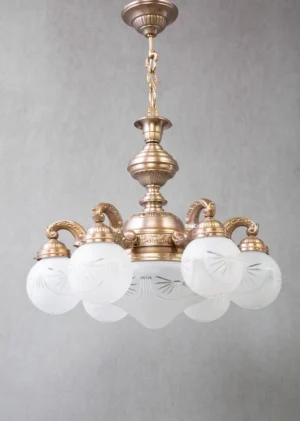 Opulent classical chandelier 312