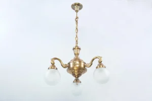 Three bulb classical chandelier 294