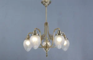 Chandelier with delicate casts 36